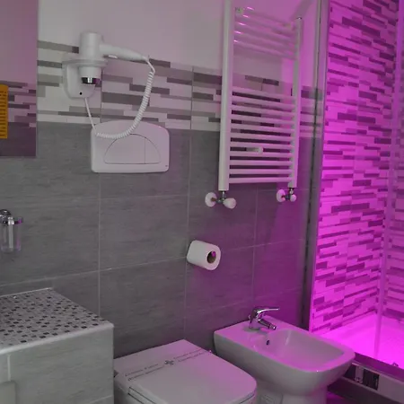 Iris לינה וארוחת בוקר 4*